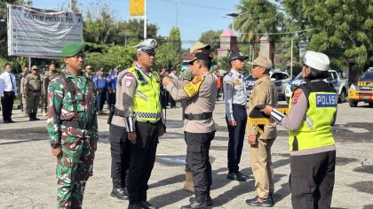 Polres Lembata menggelar Apel Gelar Pasukan Operasi Ketupat 2026 di lapangan upacara Mapolres Lembata, Kamis, 12 Maret 2026.